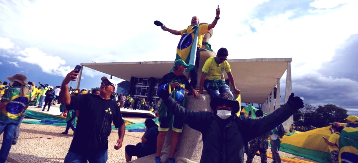 População conta a anistia A maioria da população e contra a anistia