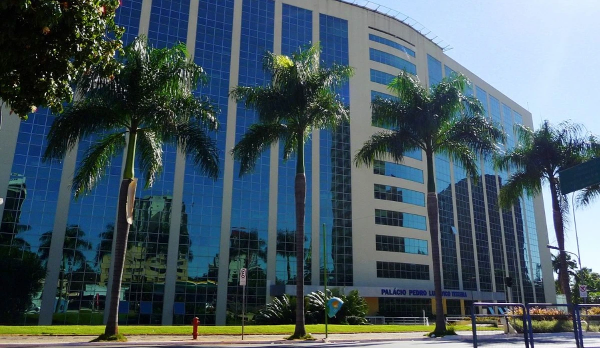 Prefeitos do PL migram para a base governista