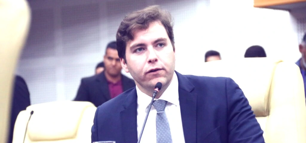 Vereador e secretária saem em defesa de Mabel