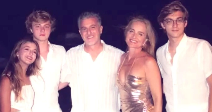 Angélica, de 51 anos, abriu o coração sobre os desafios de maternidade e falou das diferenças entre seus filhos Joaquim, de 20 anos, e Benício, de 17, ambos do casamento com o também apresentador Luciano Huck