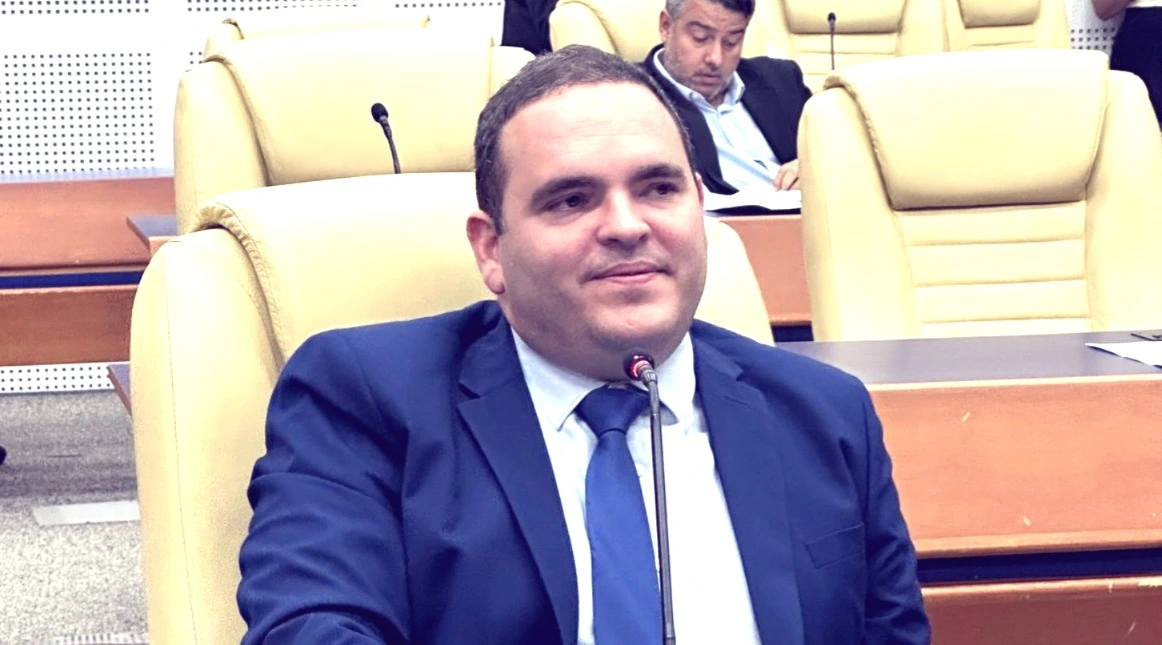 A comissão de Constituição e Justiça (CCJ) da Câmara Municipal de Goiânia aprovou nesta quarta-feira (11) o Projeto de Lei 80/2025, que concede prioridade a doadores regulares de sangue no acesso a programas sociais e políticas do município.