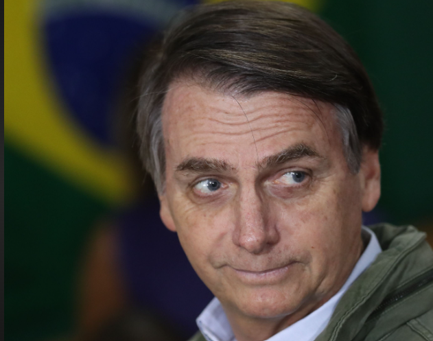 Pesquisa Genial/Quaest divulgada nesta quinta-feira (5) aponta que 65% dos brasileiros defendem que o ex-presidente Jair Bolsonaro (PL) desista de tentar se candidatar novamente à Presidência da República em 2026 e apoie outro nome.