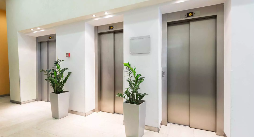 Prédios residenciais e comerciais de Goiânia não poderão manter separação entre elevadores social e de serviço.