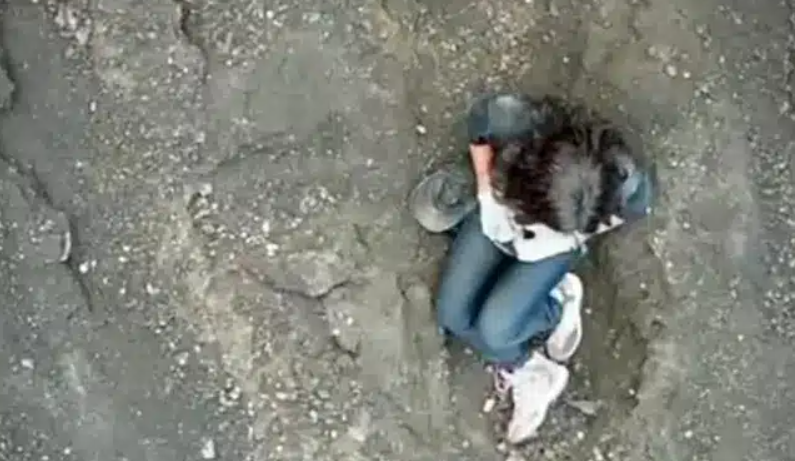 A autópsia de Juliana Marins, a brasileira encontrada morta em vulcão na Indonésia, revelou que a causa da morte foi hemorragia, ocorrida pouco depois da queda.