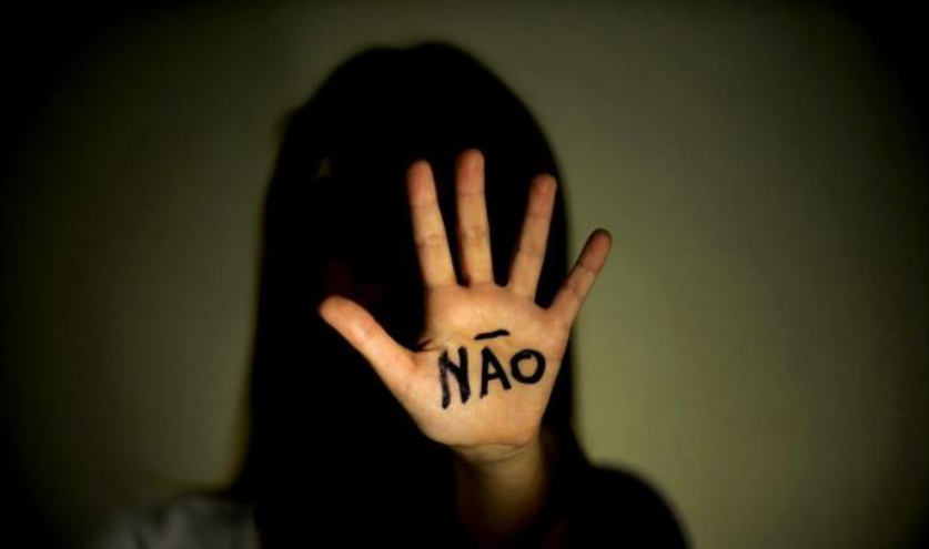 A Polícia Civil do Rio de Janeiro deflagrou nesta segunda-feira (30) a Operação Abbraccio, voltada ao desmantelamento de uma organização criminosa que promovia estupros virtuais, incentivo à automutilação e outras práticas criminosas de ódio em plataformas digitais como o Discord.