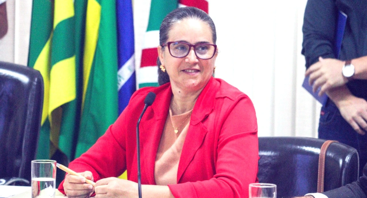 Atuação da vereadora Kátia Maria (PT) levou à retirada de pauta do Projeto de Lei nº 205/2025, de autoria do prefeito de Goiânia, Sandro Mabel , que previa a abertura de créditos adicionais no valor de $10 milhões para a Secretaria Municipal de Infraestrutura Urbana (Seinfra).