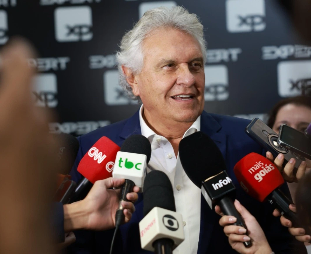 Durante a participação na Expert XP 2025, em São Paulo, o governador de Goiás e pré-candidato à presidência da república, Ronaldo Caiado (União Brasil), defendeu que a direita adote candidaturas múltiplas no primeiro turno das eleições de 2025.