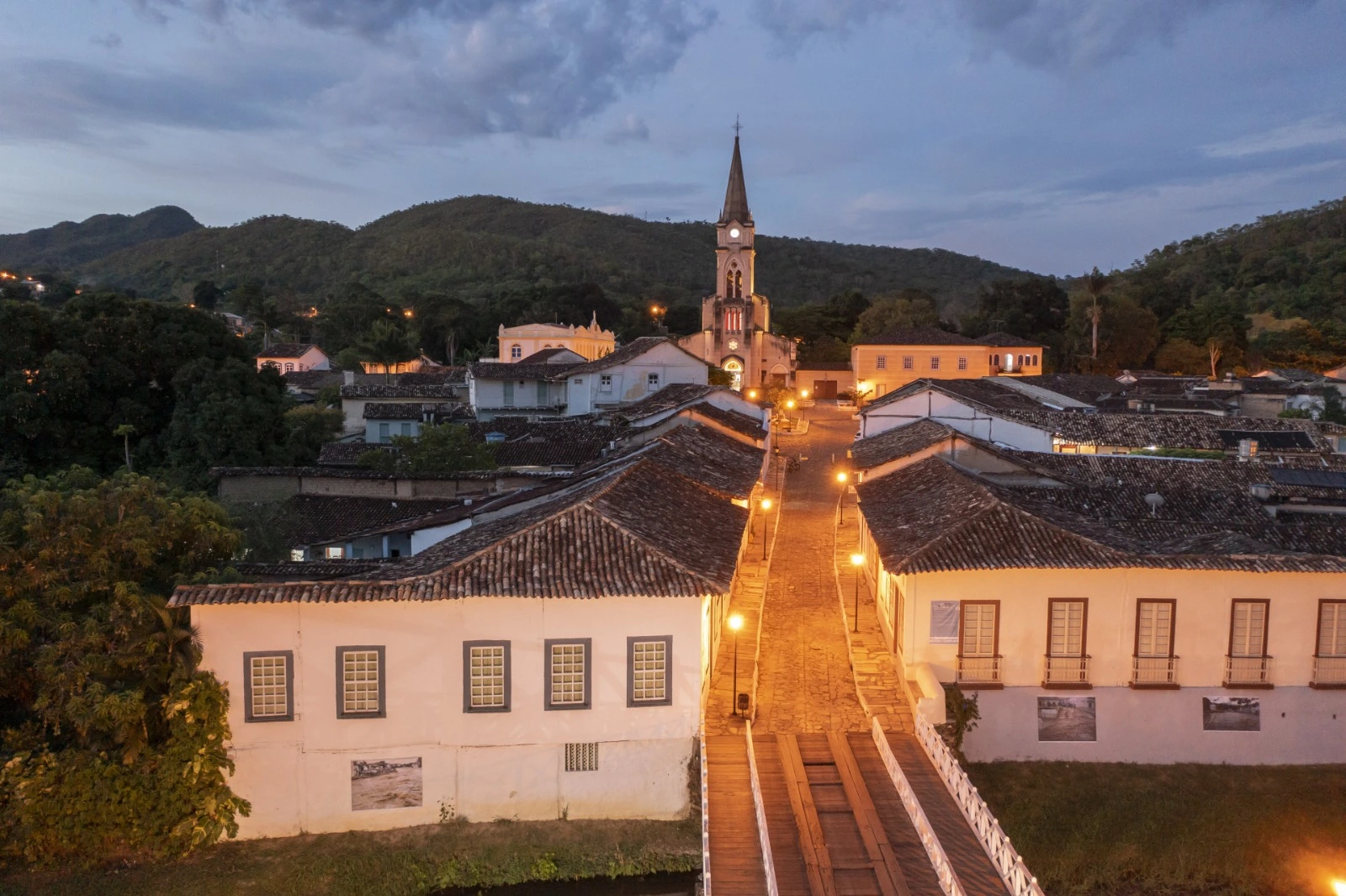 Parabéns, Cidade de Goiás, por séculos de poesia, tradição e a construção do Brasil Central, fruto do espírito desbravador e resiliente dos homens e mulheres que ergueram as bases de uma cultura de coragem, força e fé. São quase três séculos de uma belíssima história.