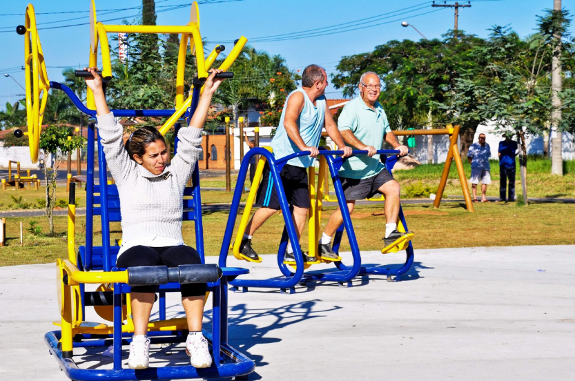 Um novo estudo publicado no New England Journal of Medicine reforça o que pesquisas anteriores já sugeriam: o exercício físico pode reduzir o risco de recidiva do câncer e aumentar a sobrevivência.