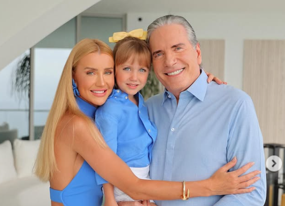 A influenciadora Ana Paula Siebert, 37, e o empresário Roberto Justus, 70, se manifestaram neste domingo (6) contra ataques de ódio dirigidos à filha do casal, Vicky, de apenas cinco anos, após a menina aparecer em uma foto usando uma bolsa avaliada em 14 mil.