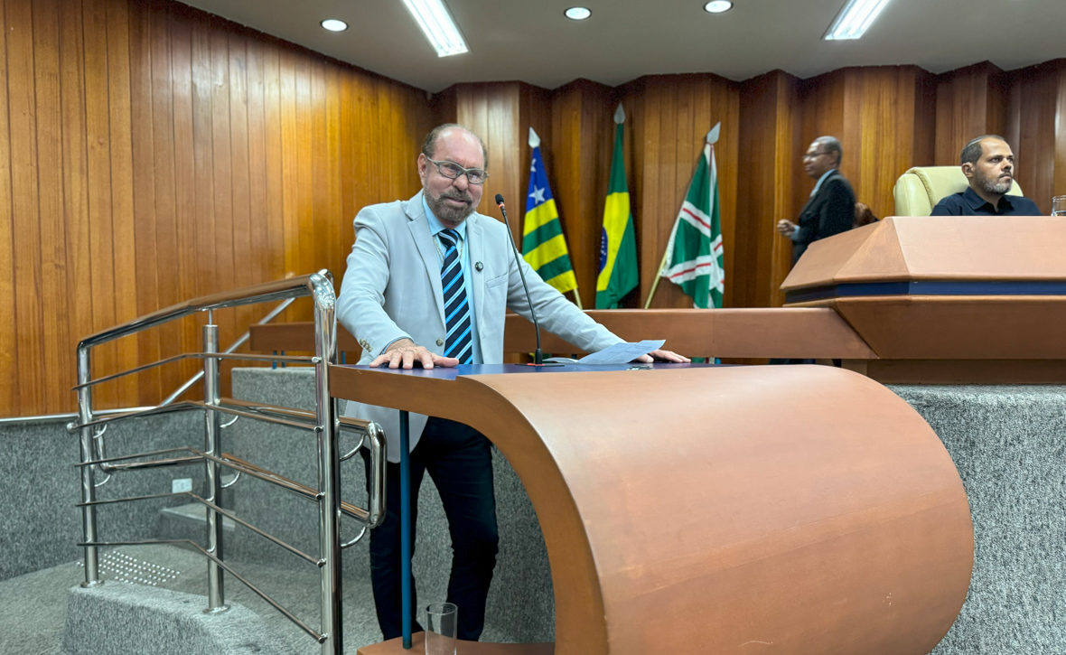 A Câmara Municipal de Goiânia aprovou, em segunda votação, o projeto de lei do vereador Tião Peixoto que responsabiliza a prefeitura por danos causados à população devido à falta de segurança na execução de serviços públicos.