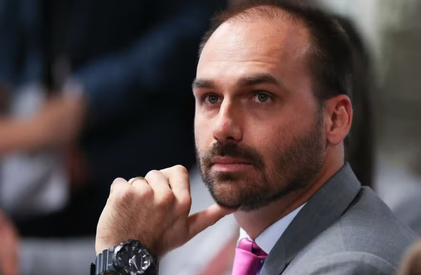 O deputado federal Eduardo Bolsonaro (PL-SP) afirmou que está trabalhando para impedir que senadores brasileiros tanto da base do governo quanto da oposição encontrem espaco para daíálogo com autoridades norte-americanas durante a missão oficial.