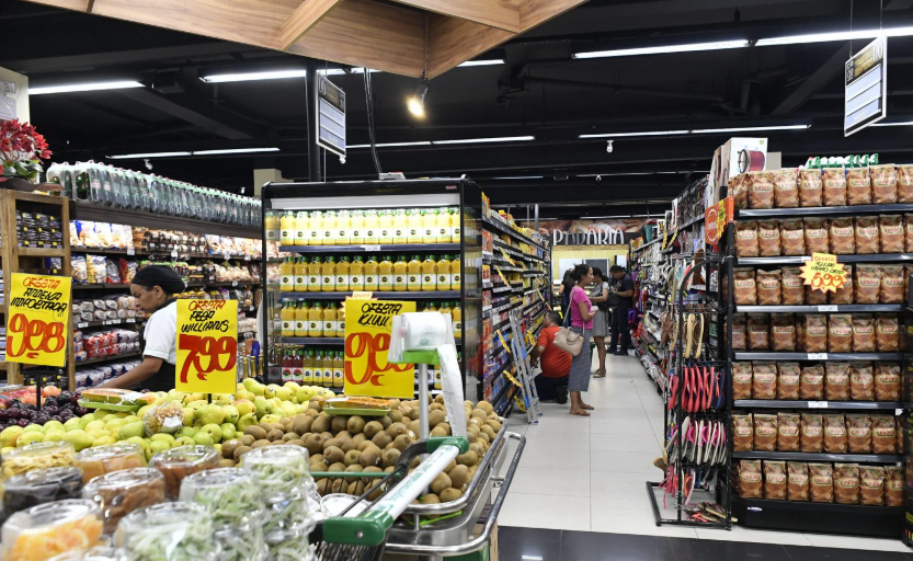 A decisão do presidente dos Estados Unidos, Donald Trump, de aplicar tarifas de 50% sobre produtos brasileiros já provoca reflexos no mercado interno.