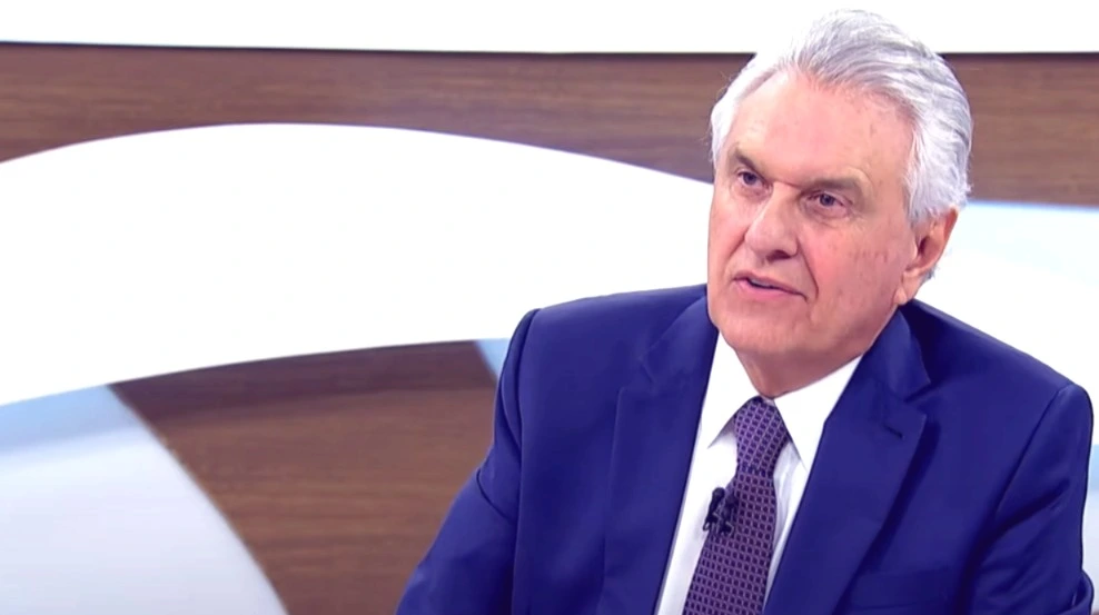 O governador de Goiás, Ronaldo Caiado ( União Brasil), criticou nesta quinta-feira (10) a postura do presidente Luiz Inácio Lula da Silva diante do aumento de tarifas imposto pelos Estados Unidos a produtos brasileiros.