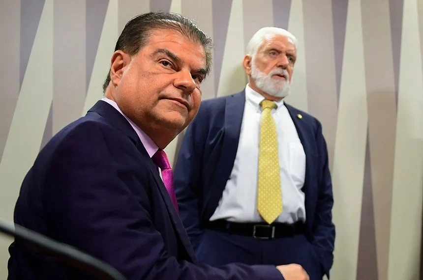 Diante das sobretaxas anunciadas pelo presidente dos Estados Unidos, Donald Trump, uma comitiva de senadores brasileiros se prepara para a missão diplomática em Washington.