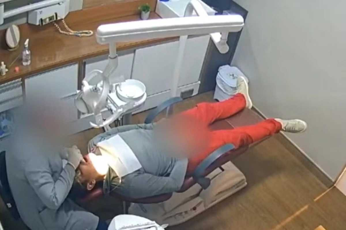 A dentista vítima de importunação sexual durante um atendimento em clínica odontológica, em Igarapé, na região, metropolitana de Belo Horizonte, continua afastada do trabalho por recomendação médica.