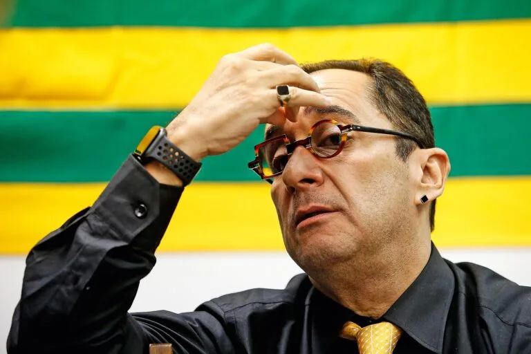 A RedeTV anunciou a suspensão temporária do PodK Liberados, programa apresentado pelo senador Jorge Kajuru (PSB) nas noites de domingo.