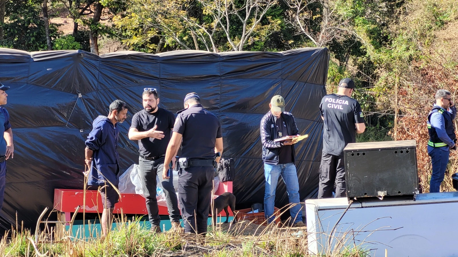 Auditores-fiscais encontraram mais danos ambientais, como descarte irregular de lixo e até mesmo dejetos se formando em locais próximos ao Córrego Baliza.