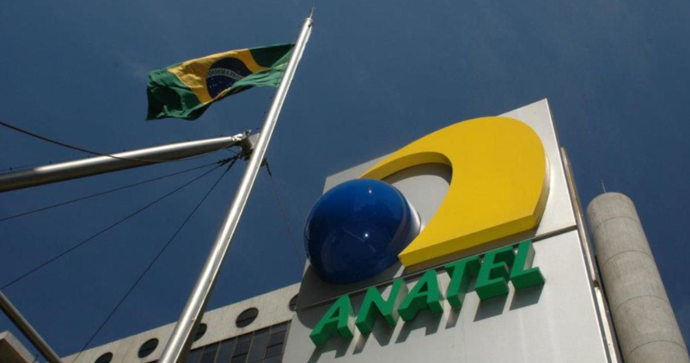 A Agência de Telecomunicações (Anatel) negou, nesta semana, os rumores de que a Starlink - subsidiária da SpaceX, de Elon Musk - teria liberado conexão gratuita à internet via satélite para celulares no Brasil.