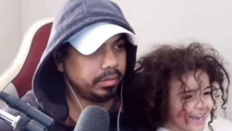 O influenciador e streamer Renato Tsukasa, conhecido como Fanho RP, usou as redes sociais para comunicar a trágica perda da sua filha, de apenas 2 anos, vítima de um afogamento nesta quinta-feira (31) em São Paulo.