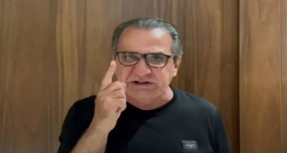 A Polícia Federal cumpriu, nesta quarta-feira (20), uma operção de busca e apreensão contra o pastor Silas Malafaia no momento em que ele desembarcava no aeroporto do Galeão, no Rio de Janeiro.