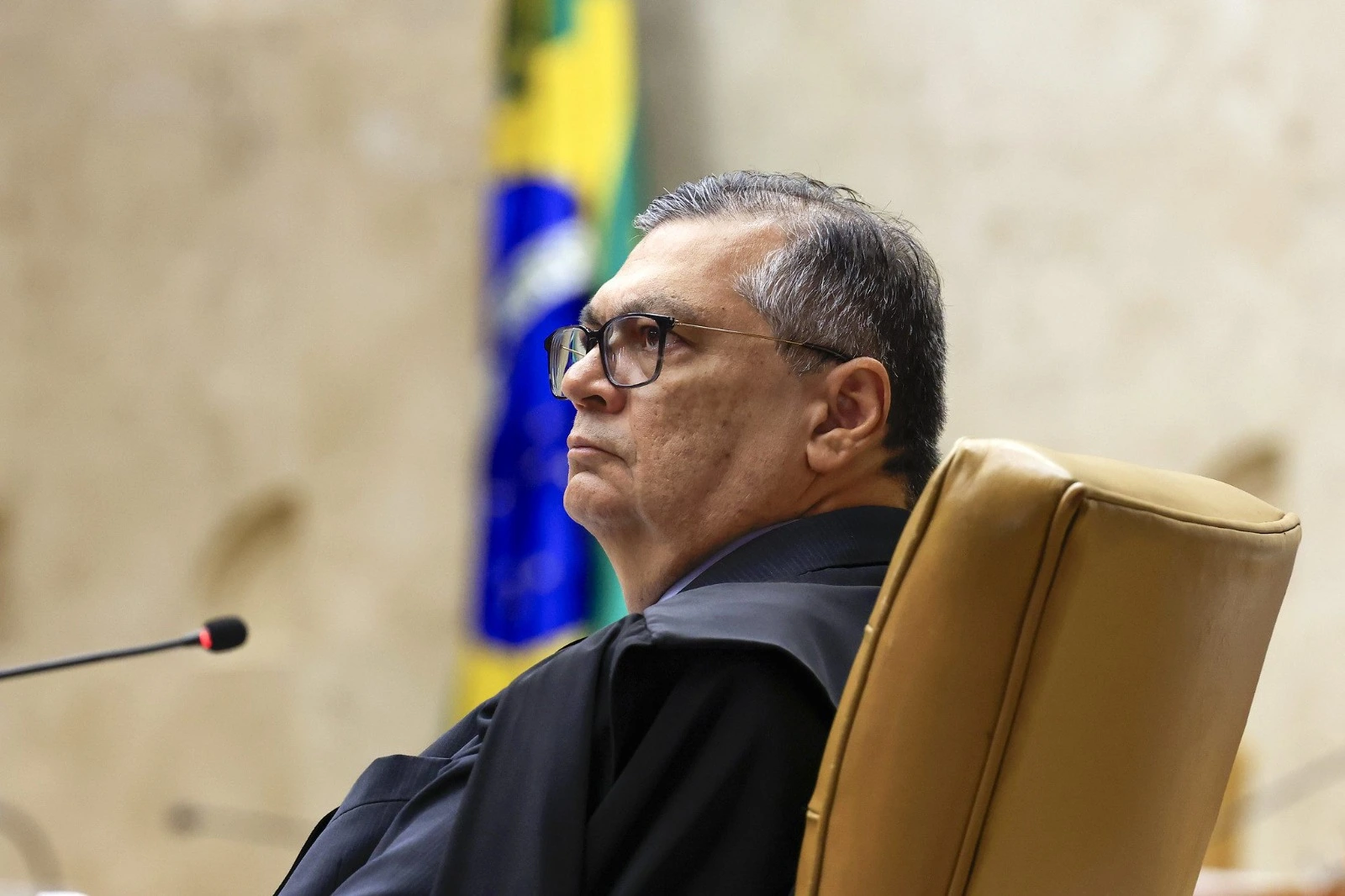 O ministro Flávio Dino, do Supremo Tribunal Federal (STF), decidiu que leis e decisões judiciais de outros países não têm efeito no Brasil, exceto em duas circunstâncias.