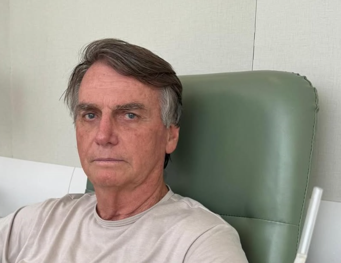 De acordo com laudo divulgado pela equipe médica, duas das oito lesões de pele retirada domingo (14) foram identificadas como carcinoma de células escamosas 