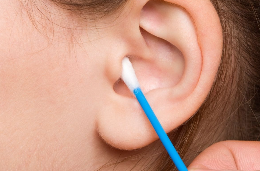 Pesquisadores da Universidade Federal de Goiás (UFG) e do Hospital Amaral Carvalho, em Jaú–SP, identificaram que a cera do ouvido pode conter sinais químicos relacionados ao desenvolvimento de câncer.