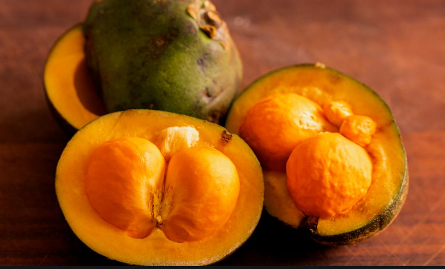 O pequi, fruto típico de cerrado, vem ganhado destaque em estudos científicos que apontam possíveis benefícios para saúde dos rins e do coração.