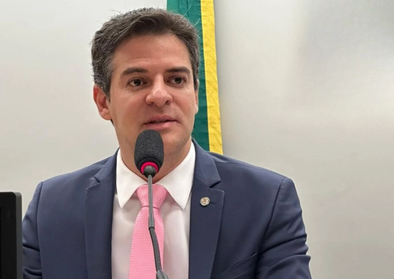 Um projeto de lei apresentado nesta semana na Câmara dos Deputados estabelece incentivos fiscais para clubes de futebol e Sociedades Anônimas do Futebol (SAFs) que mantiverem programas gratuitos de formação esportiva para crianças e adolescentes da rede pública de ensino.