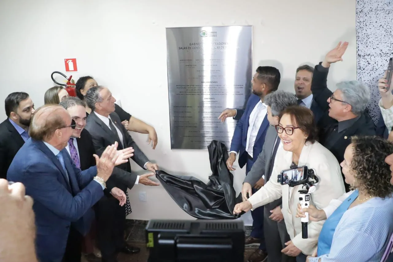 A Câmara Municipal de Goiânia inaugurou, nesta quarta-feira (12.nov.2025), a ampliação de sua sede, que ganhou 1,5 mil metros quadrados de novas instalações. O novo pavimento, construído sobre a área 1 do edifício, abriga nove novos gabinetes (dois acessíveis), 35 salas de uso comum e duas salas de reuniões.