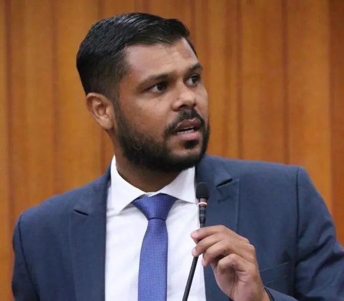 O presidente da Câmara de Goiânia, vereador Romário Policarpo (PRD), assinou nesta segunda-feira (24) a autorização para publicação do edital do concurso público para provimento de 62 vagas de níveis médio e superior no Poder Legislativo.