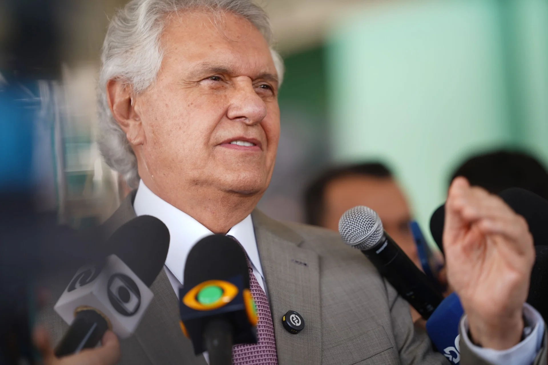 O governador de Goiás, Ronaldo Caiado (União Brasil), apresentou nesta terça-feira (4.nov.2025) seis emendas ao projeto de Lei Antifacção enviado pelo presidente Luiz Inácio Lula da Silva ao Congresso Nacional.