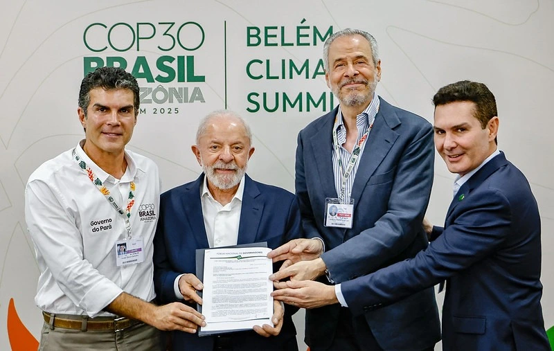 A ministra Marina Silva anunciou, na COP30 em Belém, que a Alemanha vai aportar 1 bilhão de euros no Fundo Florestas Tropicais para Sempre (TFFF), iniciativa liderada pelo Brasil para remunerar países que mantêm suas floretas em pé.