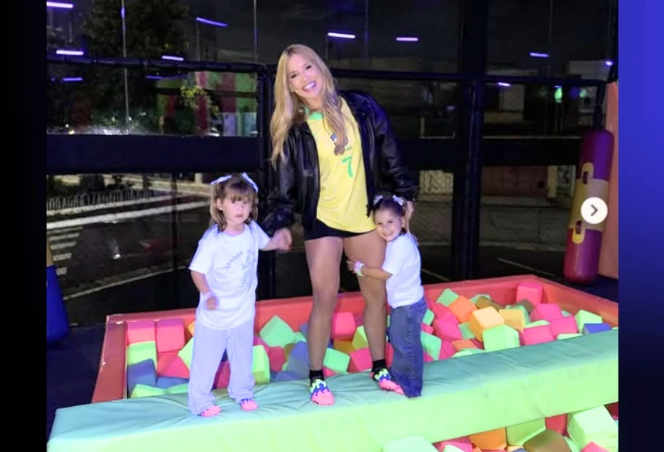 Rainha da bateria da Grande Rio no carnaval 2026, Virginia Fonseca, 26, abriu mão do ensaio desta terça-feira (18.nov.2025) para passar a noite com os filhos em um parque de trampolins, no Rio.