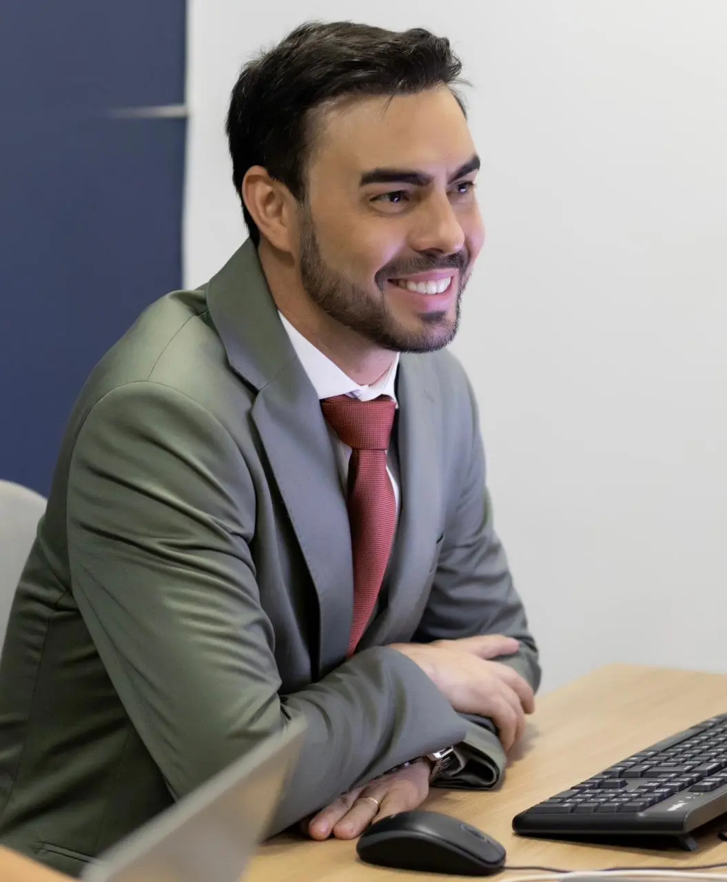 O jornalista Thiago Mendes apresenta nesta sexta-feira (14) sua ultima edição do Jornal da sucesso. A partir de segunda-feira (17), ele assume o comando do Band Cidade, exibido das 12:30 às 14:30 na Tv Sucesso Band em Goiás.