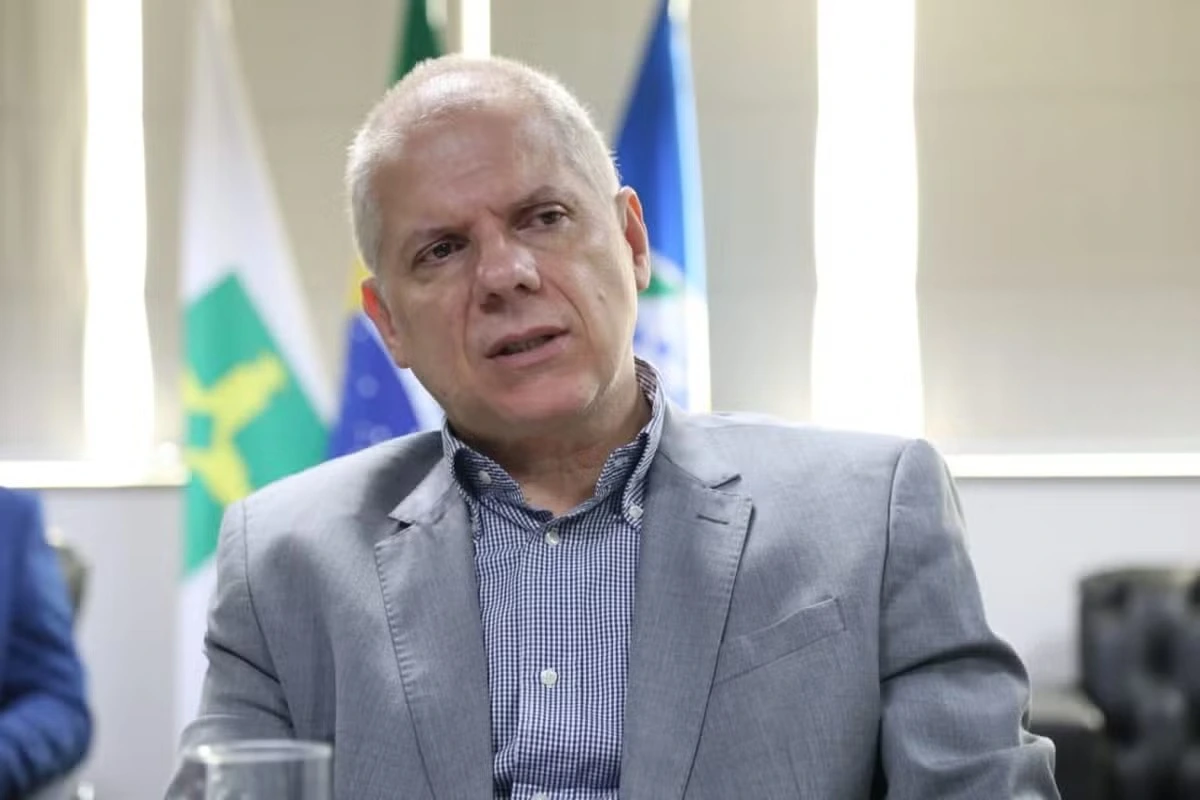 A Polícia Federal prendeu, em (13.nov.2025), e o ex-presidente do INSS Alessandro Stefanutto, investigado por suspeita de participação em um esquema bilionário de descontos associados não autorizados em aposentadoria e pensões.