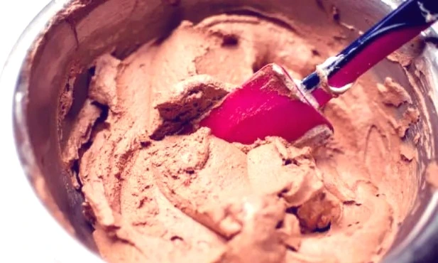 Um estudo com camundongos sugere que consumo de emulsificantes por fêmeas antes e durante a gestação pode alterar a microbiota intestinal da prole e aumentar o risco de inflamação crônica e obesidade na vida adulta.