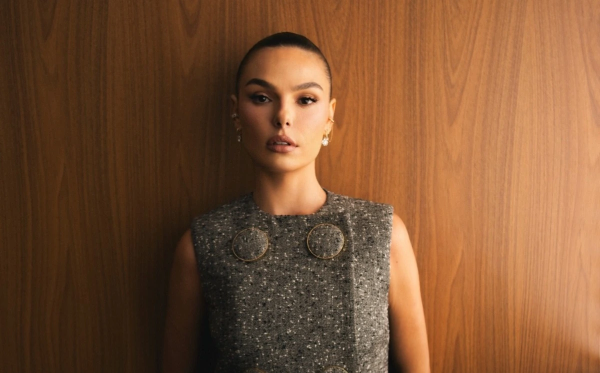 A Polícia Civil prendeu em flagrante um homem suspeito de perseguir Ísis Valverde, após ele tentar se aproximar da atriz no condomínio onde ela mora, no Rio de Janeiro, segundo a investigação.