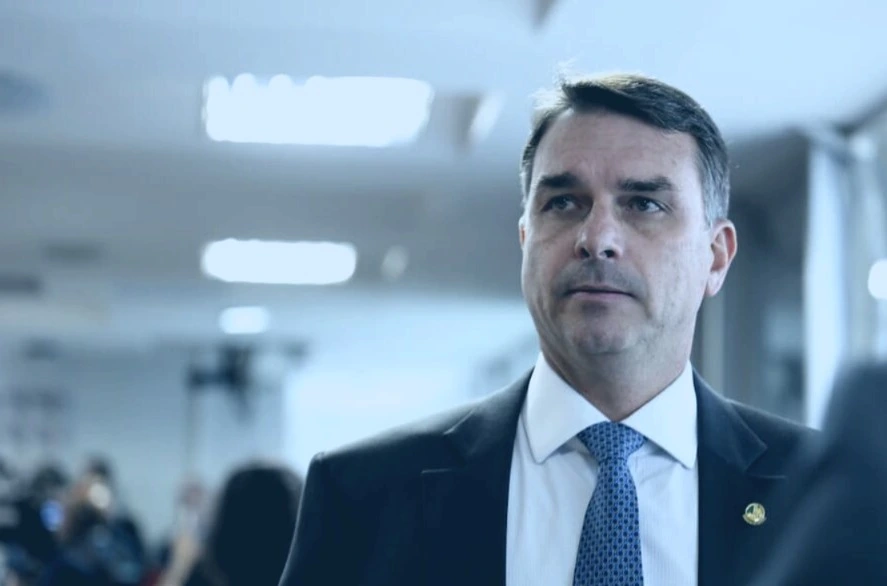 A pré-candidatura de Flávio Bolsonaro ao Planalto abriu a próxima disputa interna do campo conservador: quem será o vice. Centrão já esta de olho na vaga, enquanto estrategistas buscam um perfil agregador.