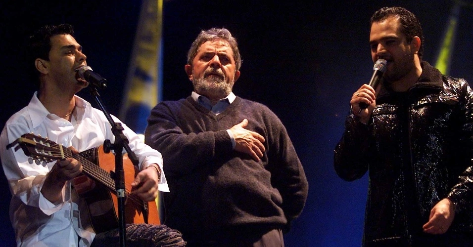 A crise envolvendo Zezé de Camargo e o SBT ganhou força após a presença de Lula no lançamento do SBT News, em 12.dez.2025, e o pedido de cantor para que seu especial de fim de ano não fosse exibido.