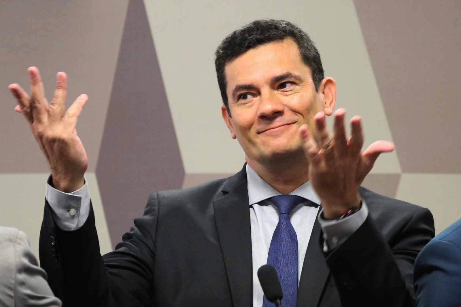 Busca na 13ª Vara Federal de Curitiba levou a PF a apreender um despacho de 2005 atribuindo a Moro e citado em reportagens como indício de gravações fora da competência do juízo.