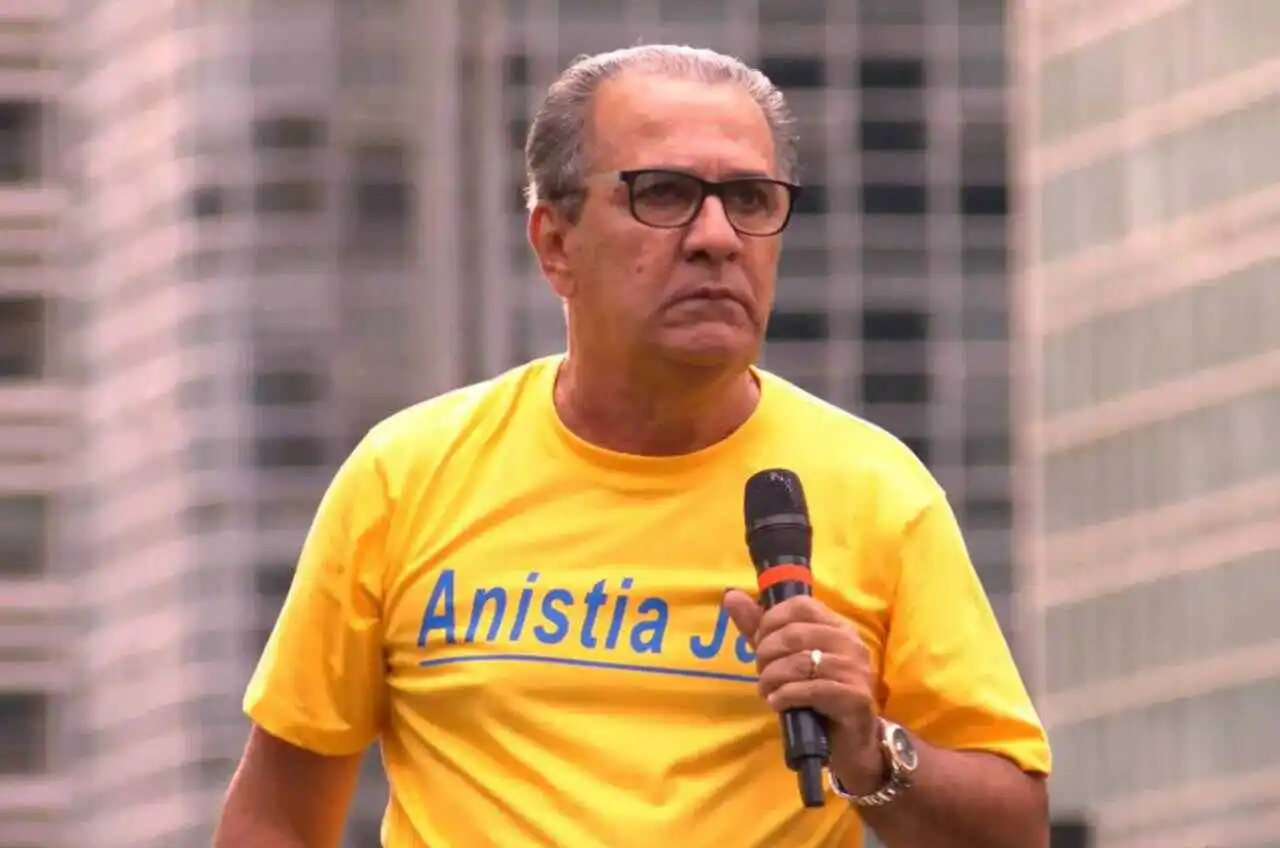 Silas Malafaia citou números da pesquisa Quast para defender uma chapa com Tarcísio de Freitas e Michelle Bolsonaro, e sugerir recuo de Flávio Bolsonaro na disputa de 2026.