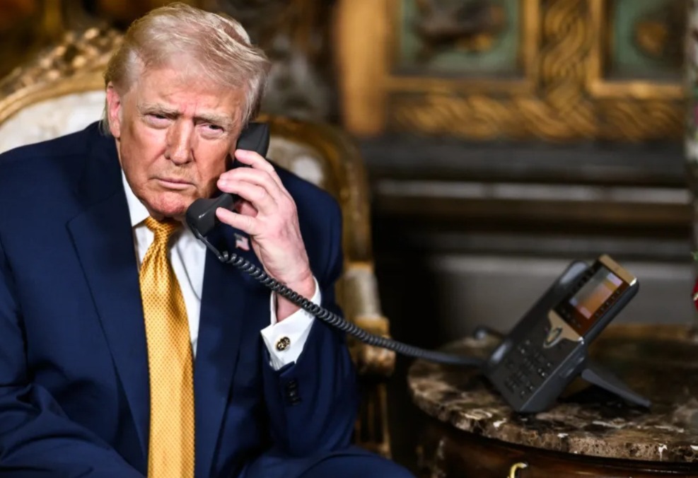 A crise entre EUA e Venezuela escalou neste sábado (3). Após ataques e explosões em Caracas, Trump disse que Nicolás Maduro e a esposa foram capturados e retirados do país.