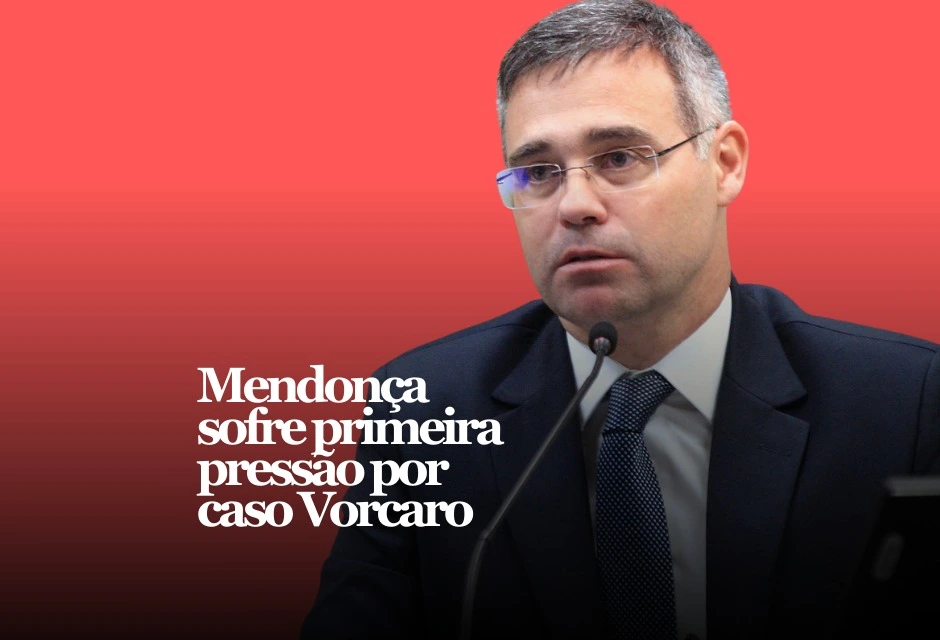 A crise na CPMI do INSS ganhou novo patamar nesta segunda-feira (16): o ministro André Mendonça, do STF, mandou fechar a sala-cofre usada para guardar os dados sigilosos de Daniel Vorcaro e proibiu novos acessos ao material.