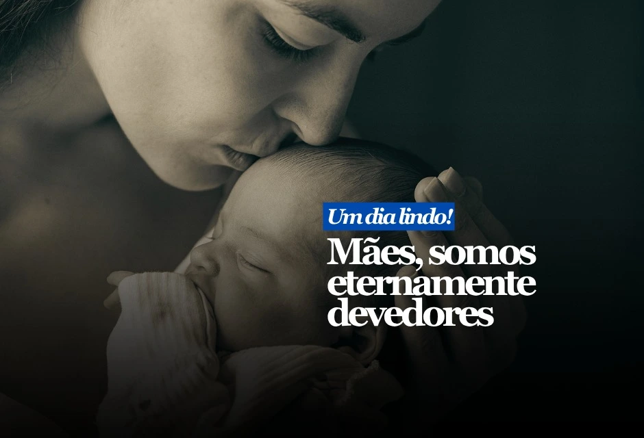 Mãe é presença que muda a temperatura da casa. É colo, bronca, espera, renúncia, conselho repetido e cuidado silencioso. Muitas vezes, é também trabalho dobrado, noite maldormida, preocupação escondida e força mantida no rosto para que ninguém perceba o cansaço.