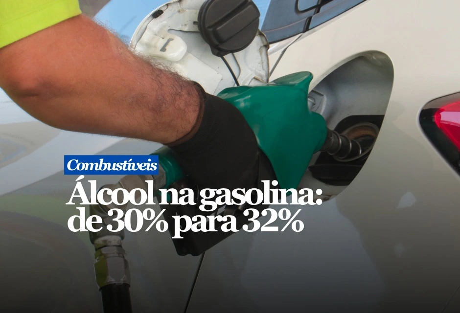 O Conselho Nacional de Política Energética tinha reunião convocada para esta terça-feira (14) para analisar o aumento do etanol anidro na gasolina, dos atuais 30% para 32%. A proposta, chamada de E32, já foi adiada quatro vezes. O governo afirma que a medida reduzirá emissões, estimulará a produção nacional de etanol e diminuirá a necessidade de importar gasolina. Representantes do setor sucroenergético sustentam que os testes realizados não apontaram problemas nos veículos avaliados.
