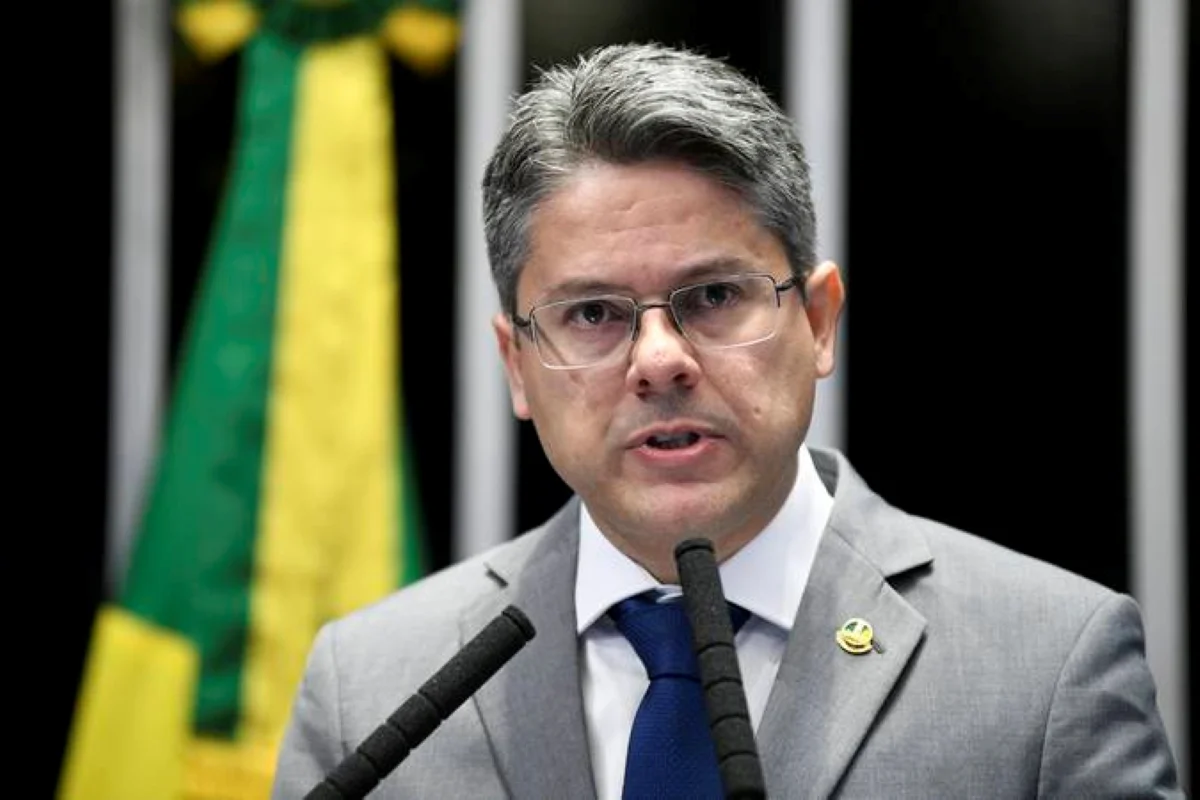 Alessandro Vieira critica decisão do STF sobre CPI do Banco Master