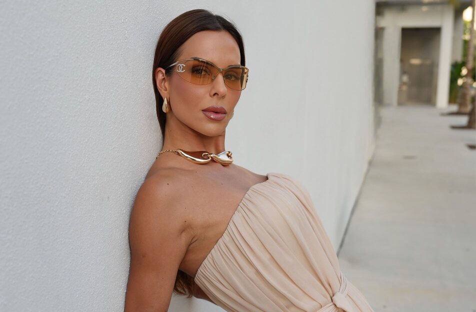Cinthia Messias Sheen celebra 43 anos entre Brasil e Estados Unidos