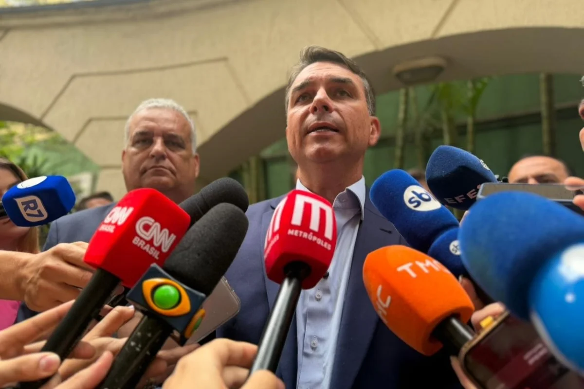 Flávio Bolsonaro e Lula apresentam índices elevados de rejeição, segundo pesquisa BTG/Nexus